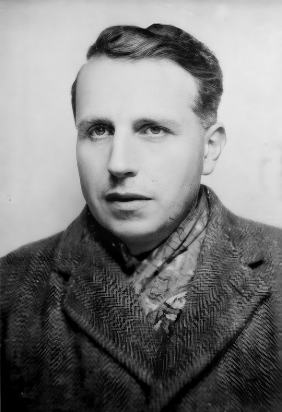 Georges Bataille (vers 1943).png